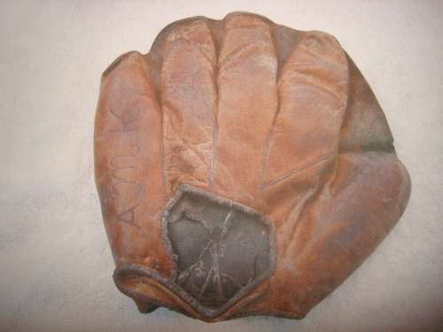 c. 1910 Diamond Brand Duck Web Back